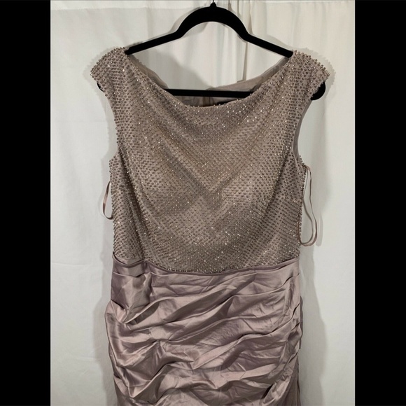 NEW La‎ Femme Beaded Top Ruched Crepe Satin Gown [SZ 14 ] - Picture 6 of 12